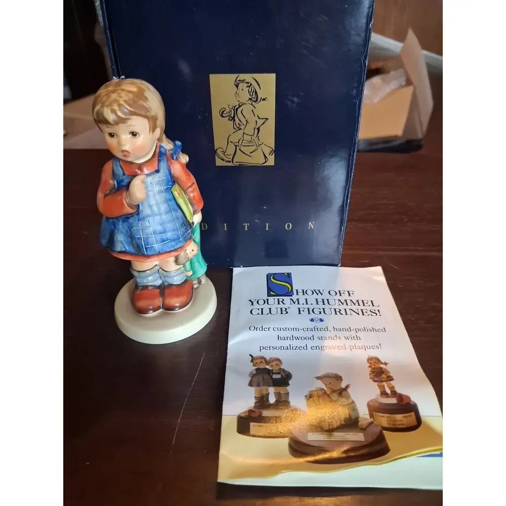 HUMMEL CLUB FIGURINE 